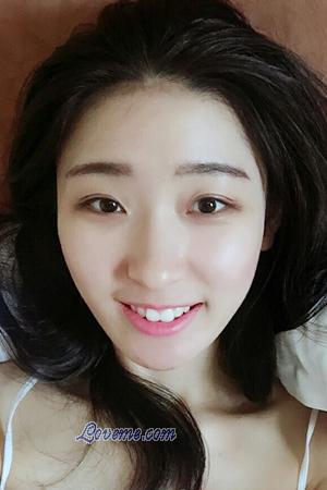 165911 - XiaoFei Age: 25 - China