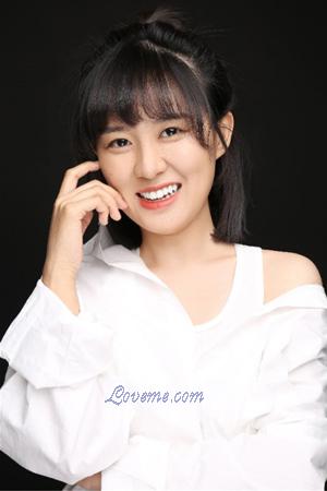 187240 - Ziyi Age: 30 - China